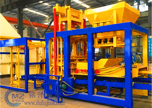 全自動砌塊成型機